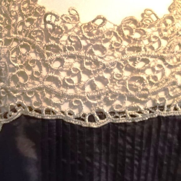 Lui Jo Gray/Cream Silk/Crochet Sleeveless Top - EU 42/US M - Picture 4 of 4